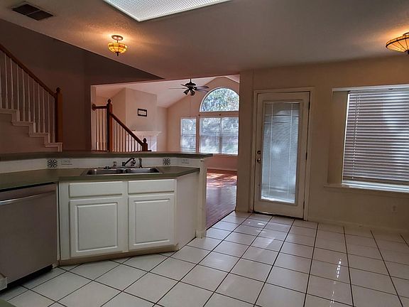 4th image of 1032 Cashew Ln