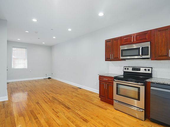 4th image of 2235 N Camac St #1
