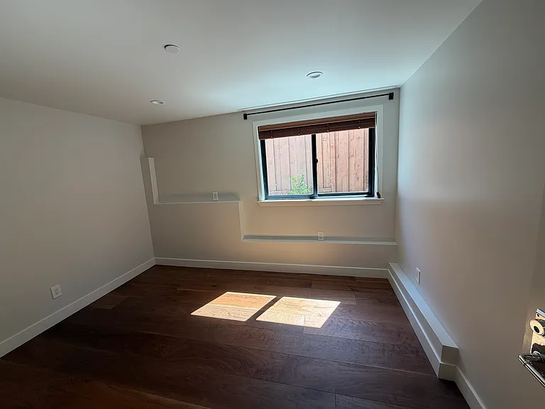 2428 Lincoln Ave — Photo 14