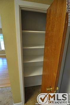 5th image of 703 Edgebrook Ln