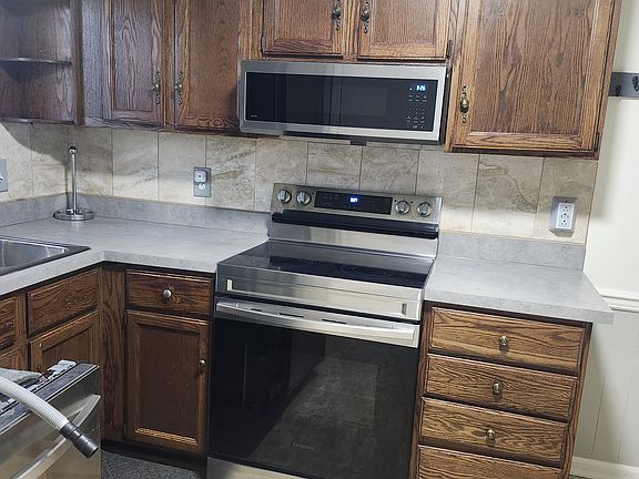 5th image of 3465 Woodbaugh Dr