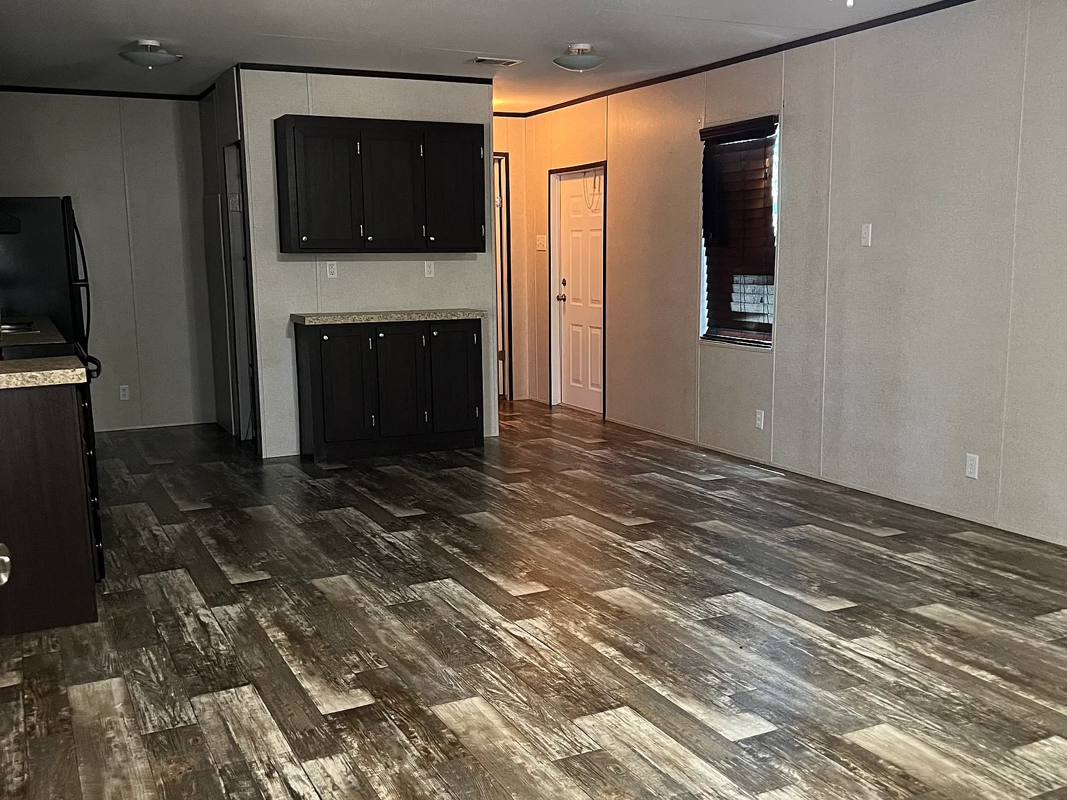 2 bed, 896 sqft, $1,350 — Photo 1