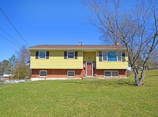 9 Andover Ln, Poughkeepsie, NY 12601