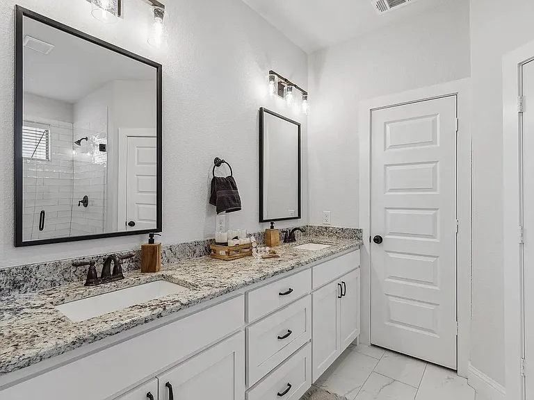 4001 Avion Dr — Photo 16