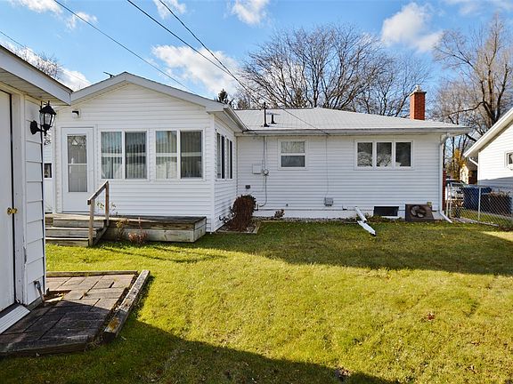 4th image of 725 Tamarac Dr