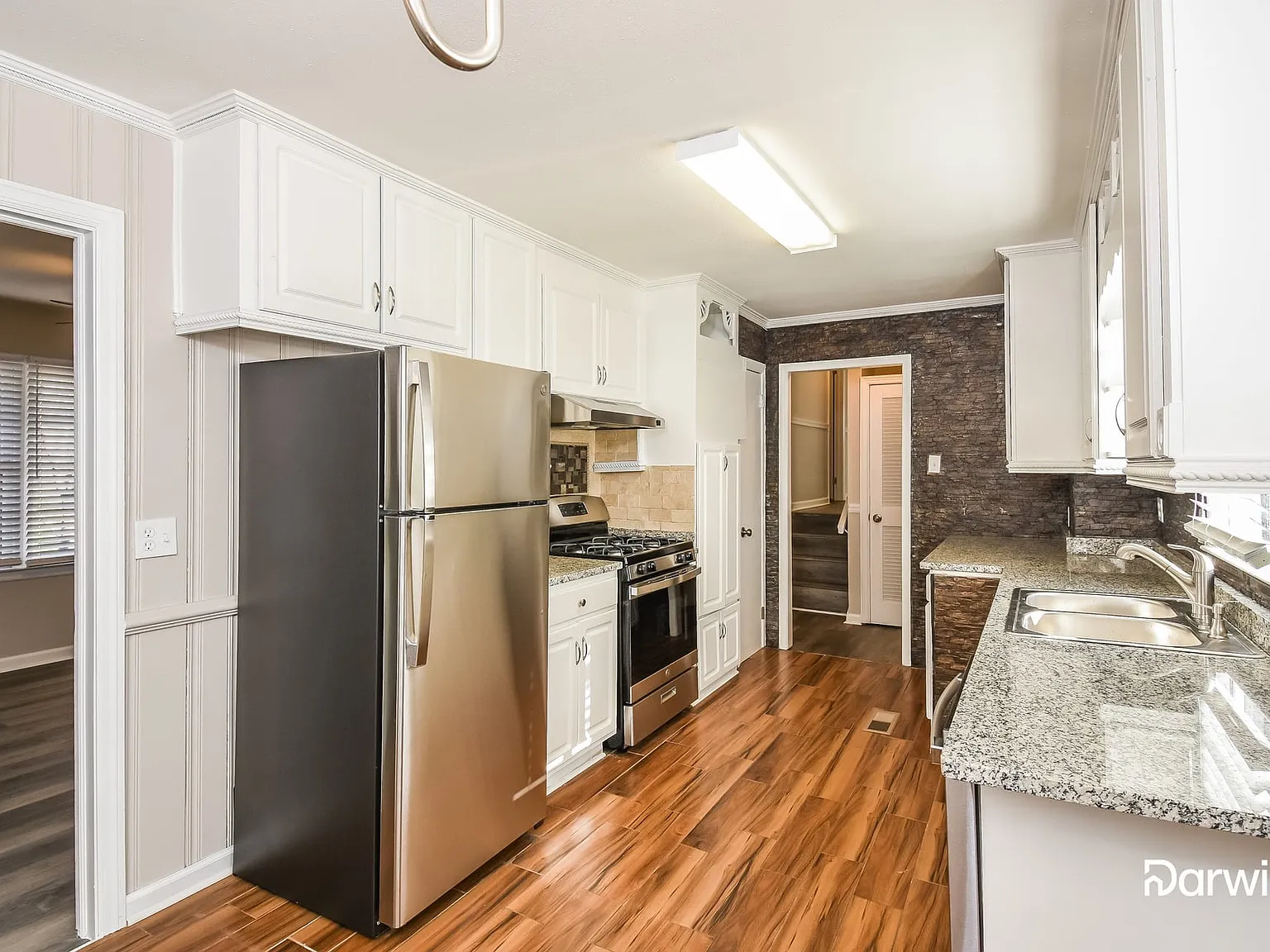 4 bed, 3.0 bath, 2456 sqft, $2,325 — Photo 4