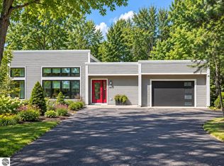 8906B Manhattan N, Traverse City, MI 49685