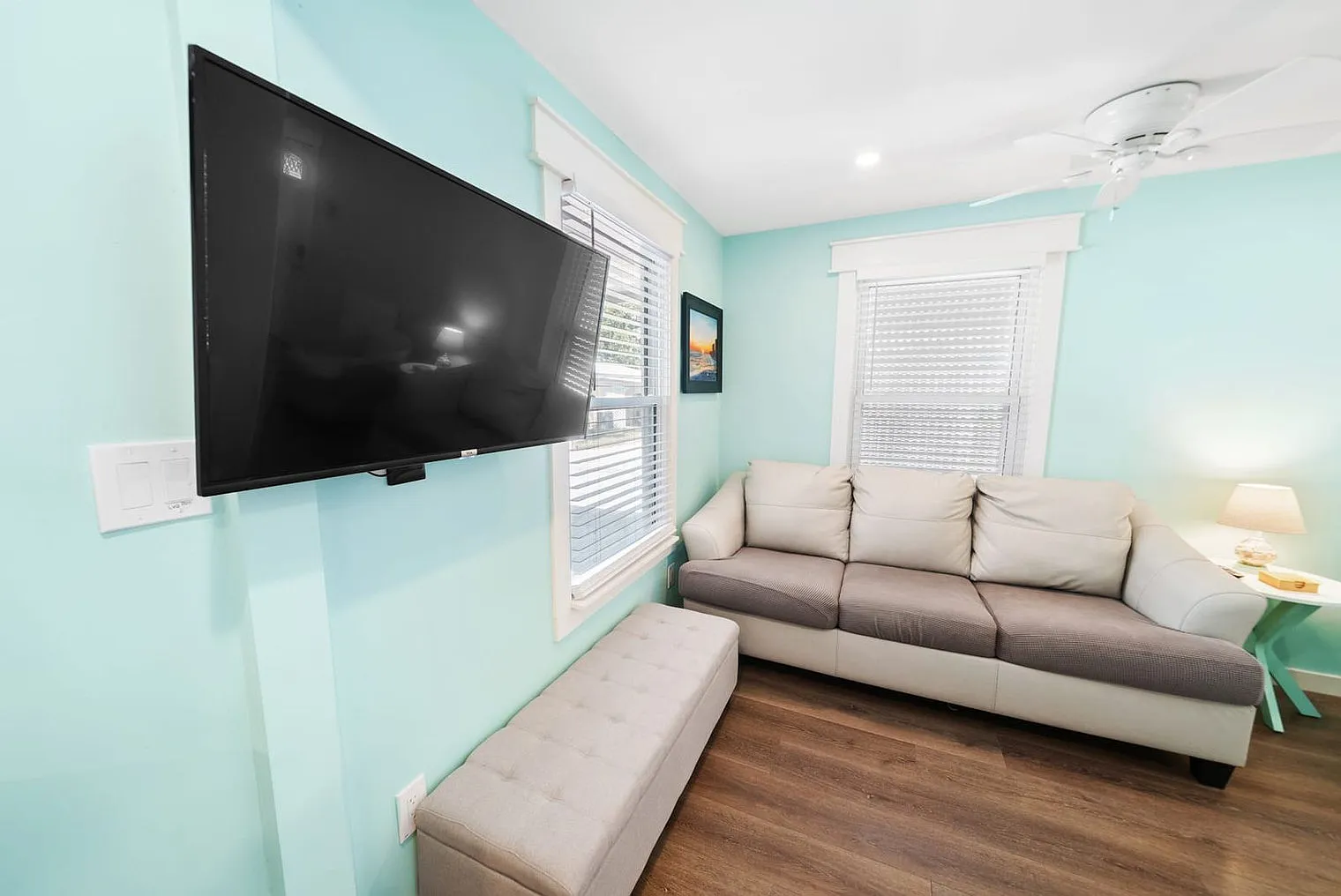 2 bed, 2.0 bath, 990 sqft, $4,190 — Photo 1