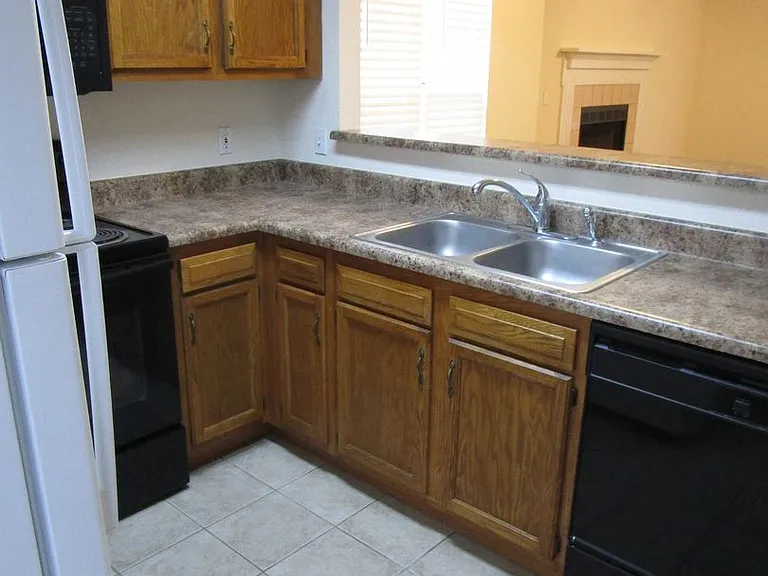4402 - 4404 Jeana Court — Photo 11