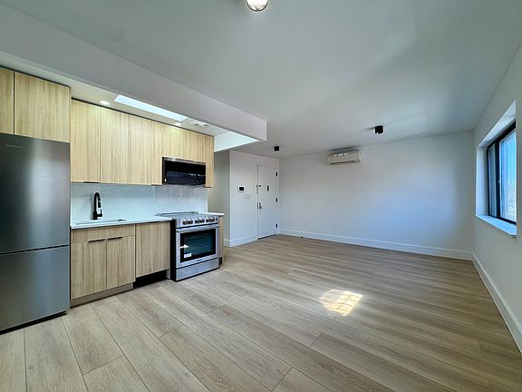 5th image of 188 8th St #2R