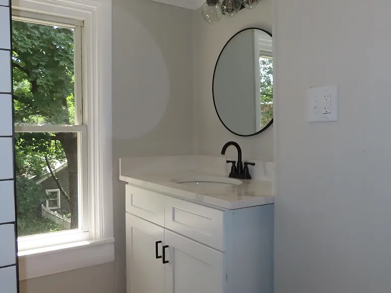 828 Broad St — Photo 16