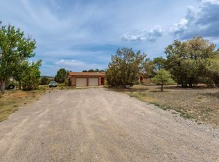 14 Valley Rd, Edgewood, NM 87015