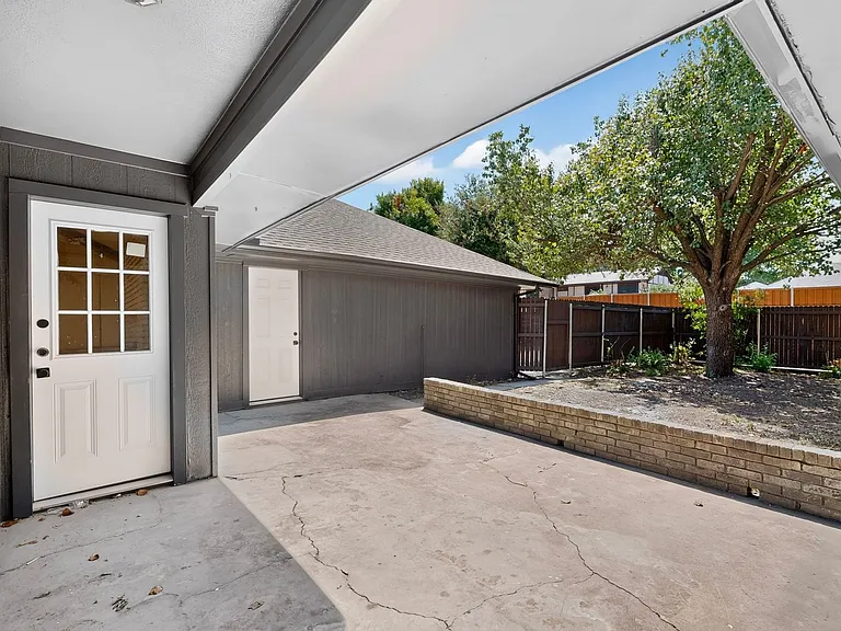2308 Chamberlain Dr — Photo 42