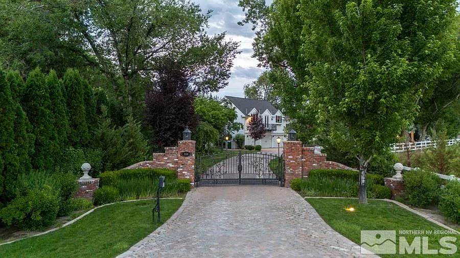 2130 Green Tree Ln photo 1