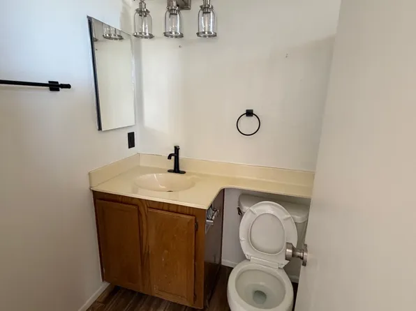 842 Granada Dr, Vista, CA 92083
