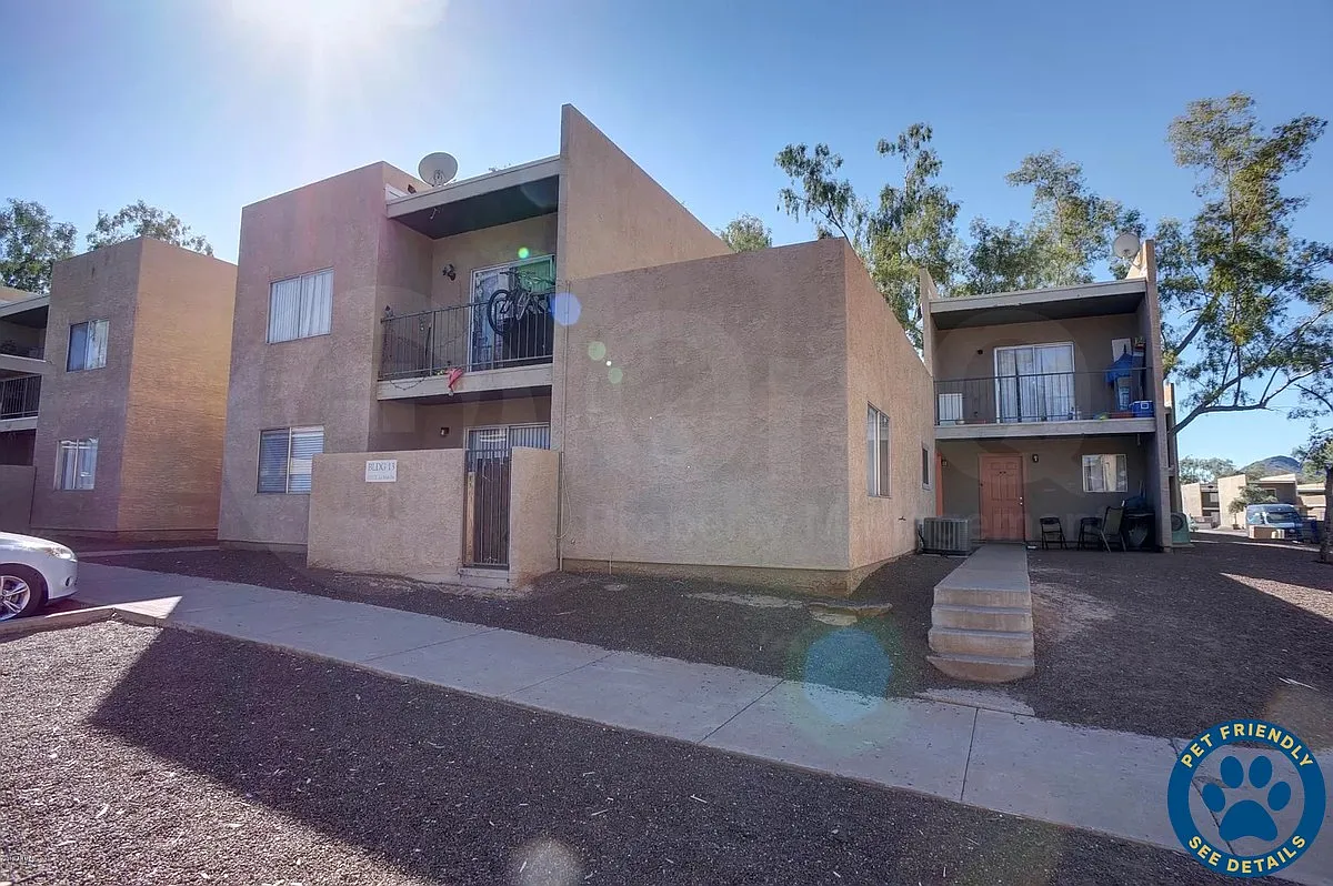 2827 E Le Marche Ave — Photo 1