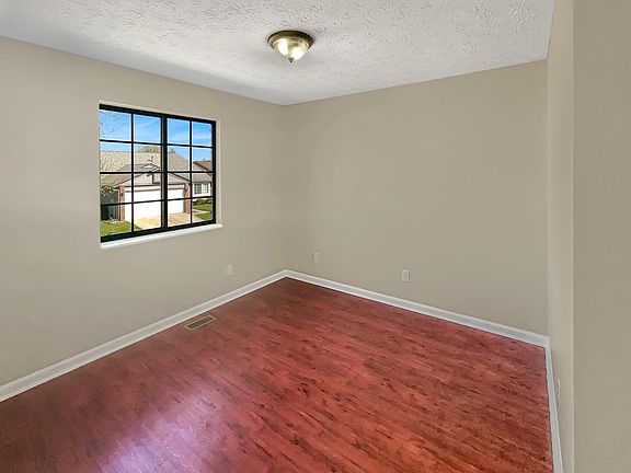 5th image of 4059 Luxembourg Cir W