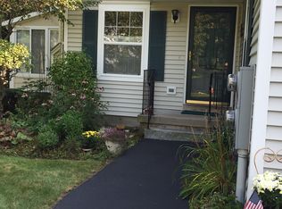 2 Windsor Commons Dr, Kennebunk, ME 04043