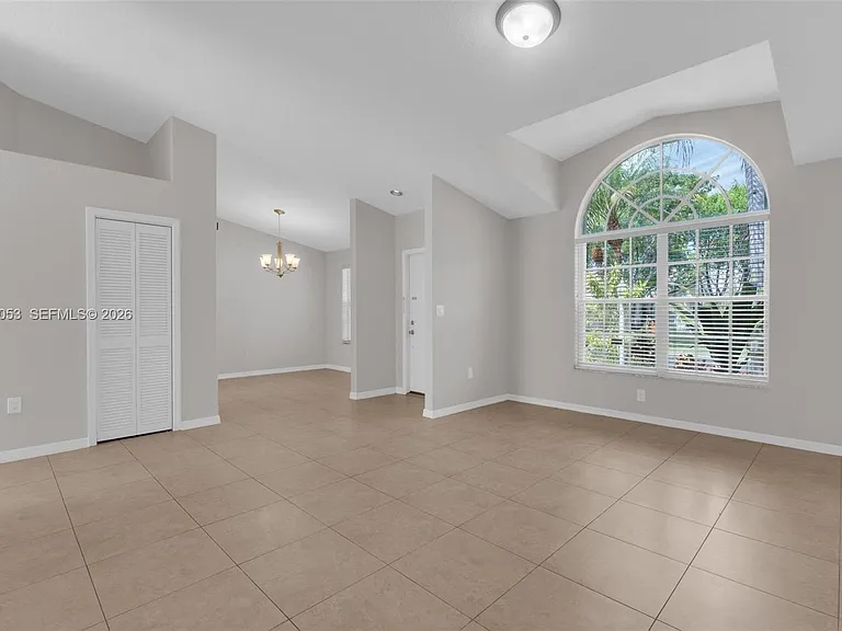 10635 NW 54th St — Photo 11