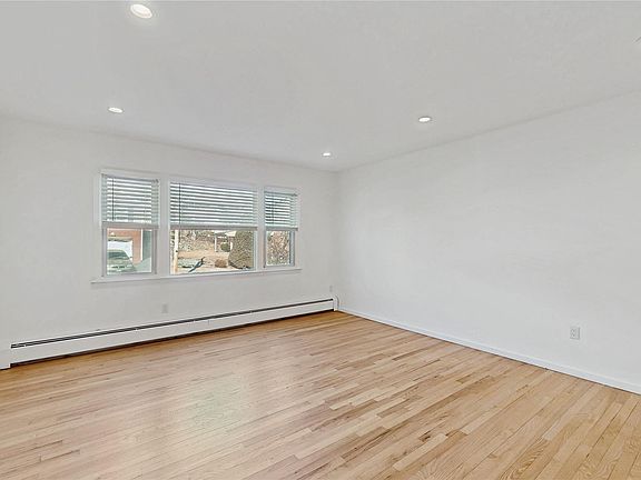 2nd image of 7 Shelton St Floor 1