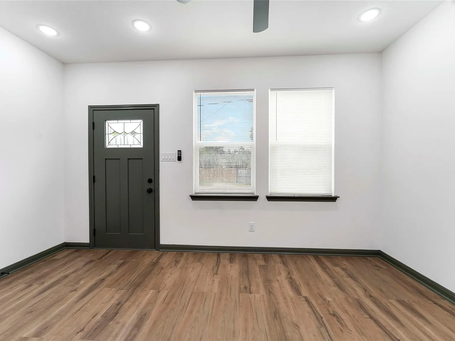 3 bed, 2.5 bath, 1070 sqft, $1,750 — Photo 4