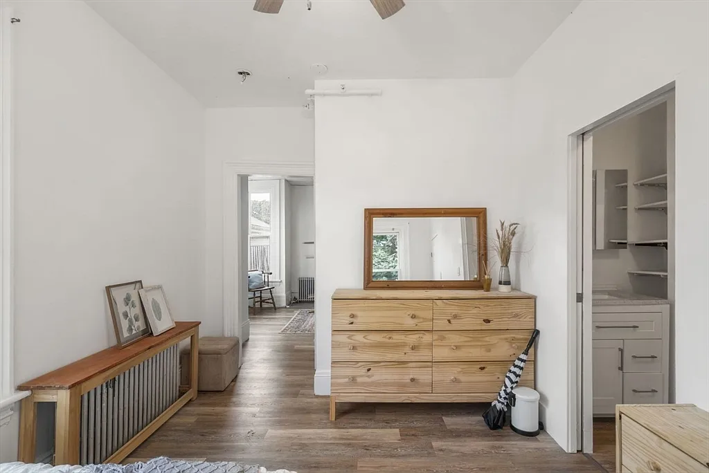1 bed, 1.0 bath, 465 sqft, $2,350 — Photo 3