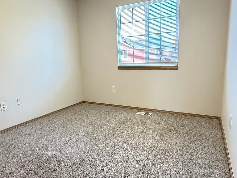 432 Alexander St NE — Photo 7