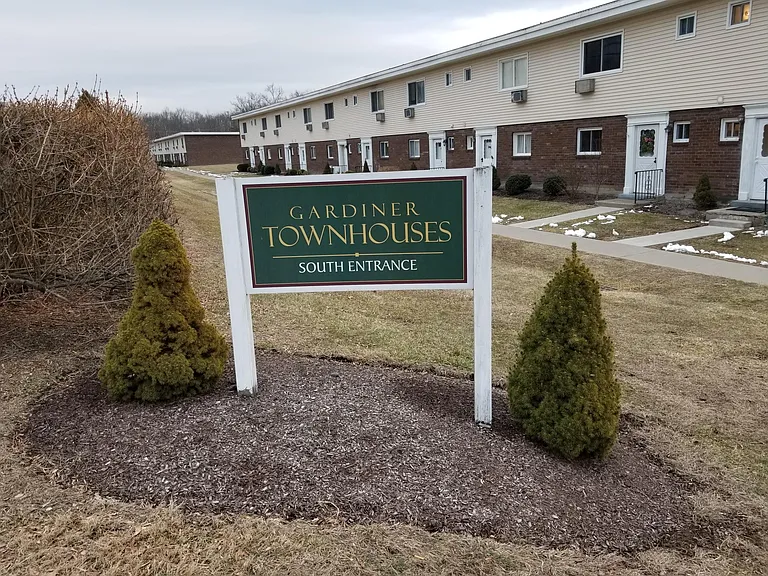 881 Albany Post Rd #10 — Photo 1
