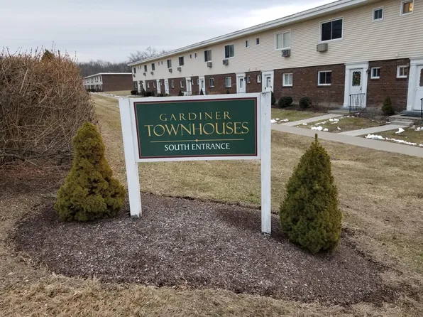 881 Albany Post Rd APT 10, New Paltz, NY 12561