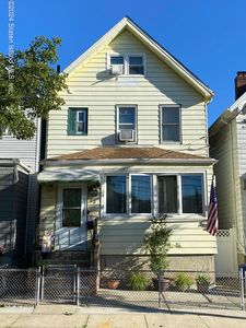 33 Virginia Ave, Staten Island, NY, 10305