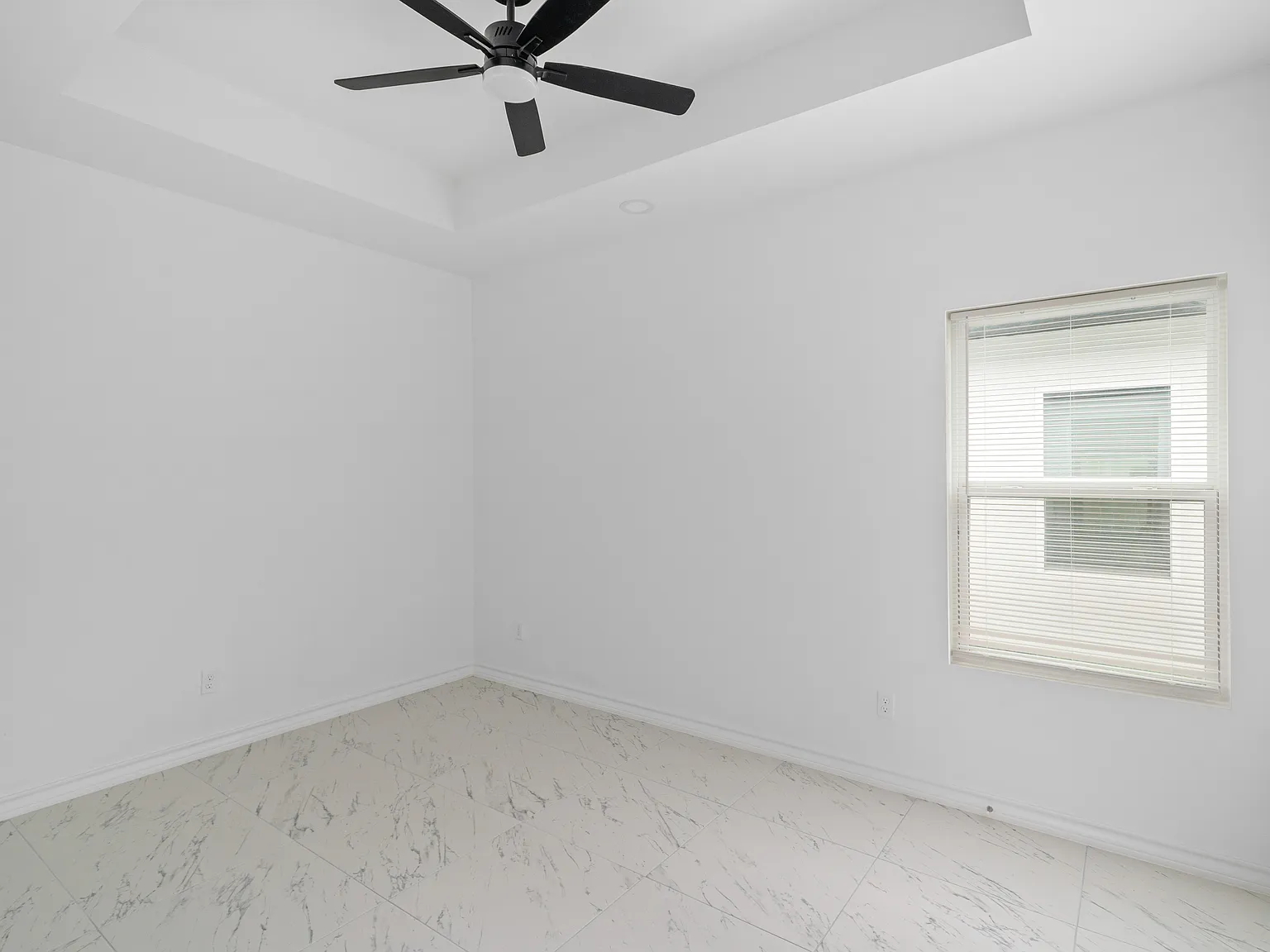 3 bed, 1050 sqft, $1,245 — Photo 4