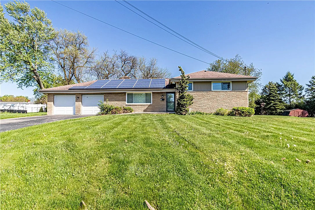 465 Colonial Dr photo 1