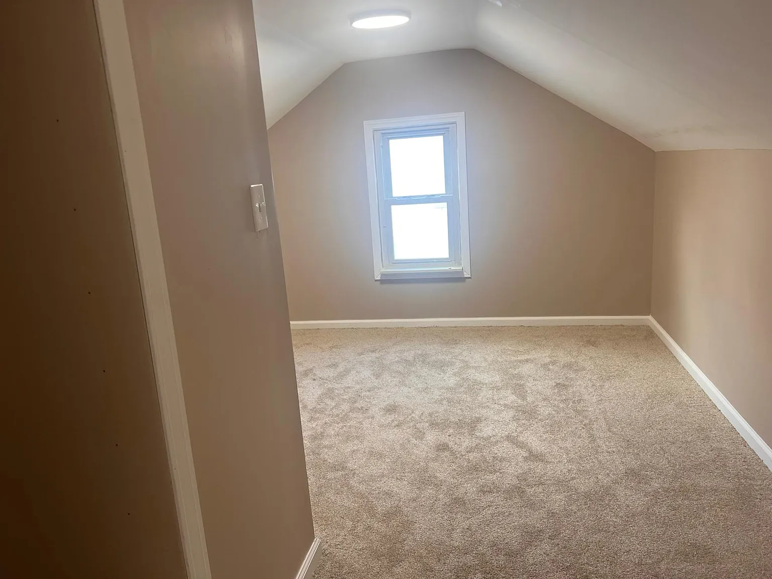 3 bed, 922 sqft, $1,500 — Photo 2