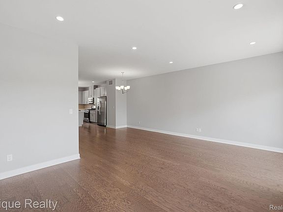 5th image of 25558 Grandview Ln #38