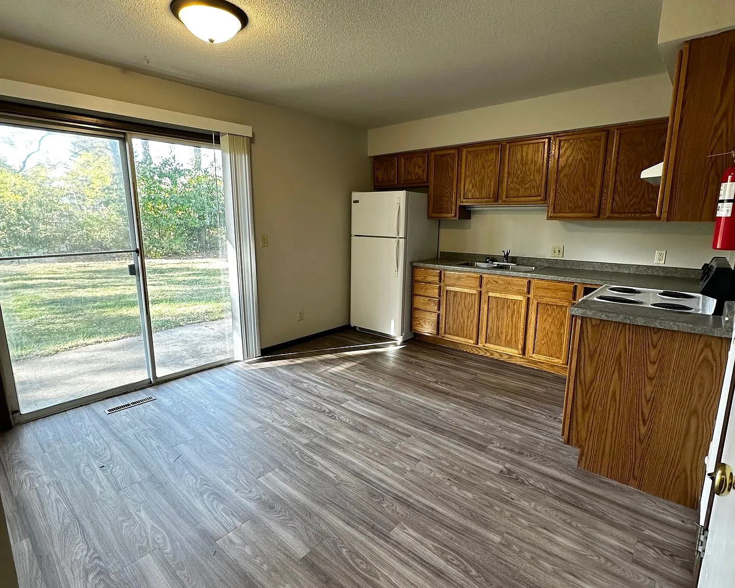 2820-2822 Beverly Hills Dr — Photo 4