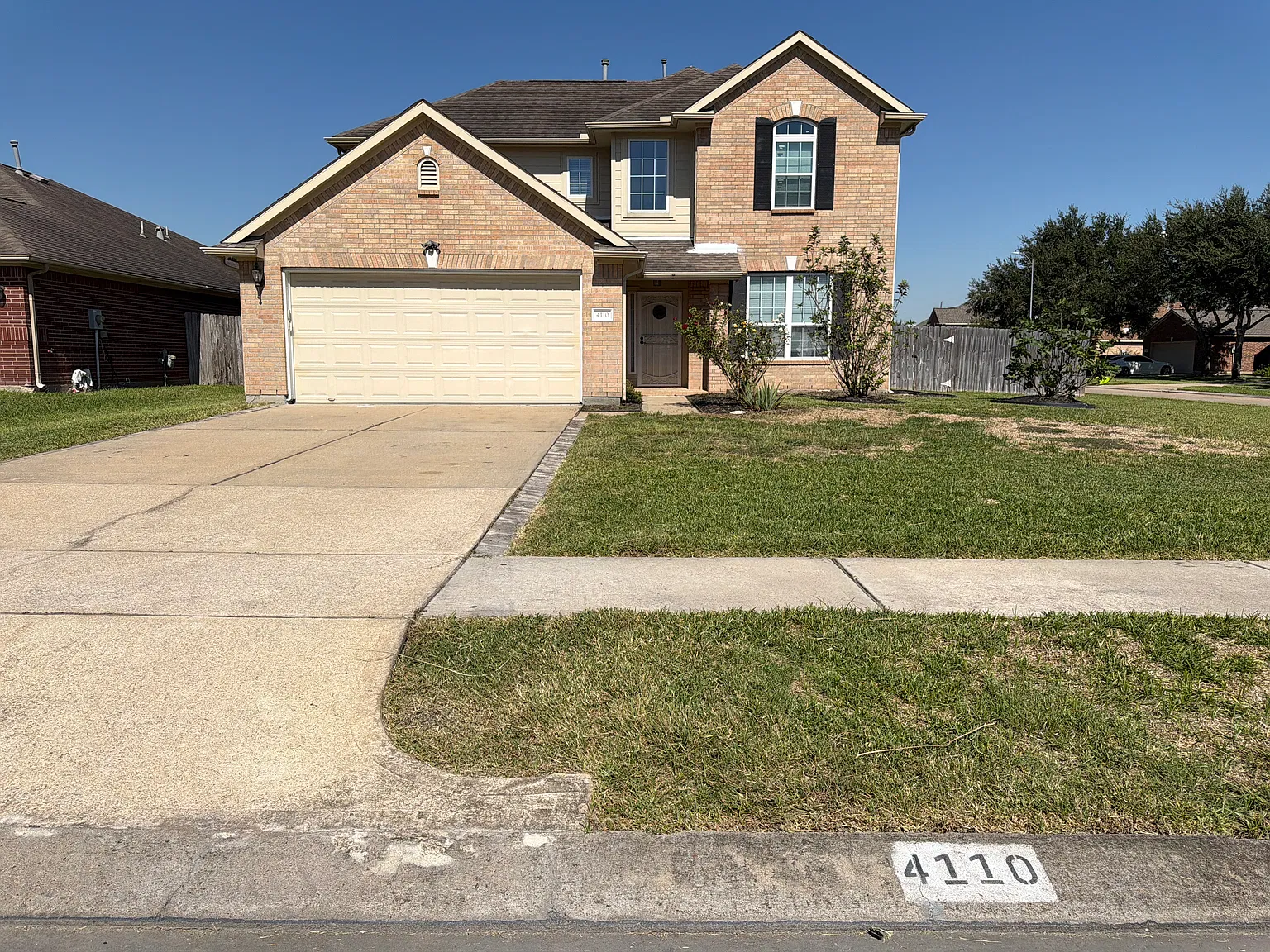 5 bed, 2500 sqft, $2,500 — Photo 1
