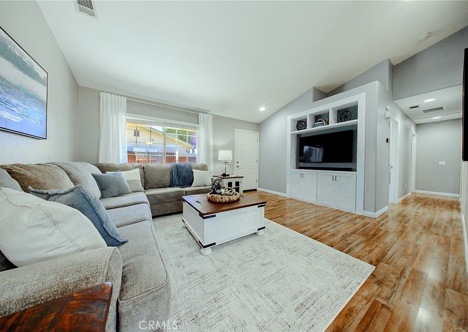 1st image of 23587 Vista Way