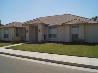 3320 Mission Dr, Hanford, CA 93230