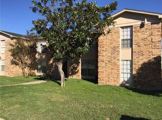8020 Cambridge Cir, White Settlement, TX 76108