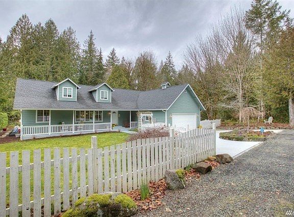 2nd image of 171 SE McComb Way