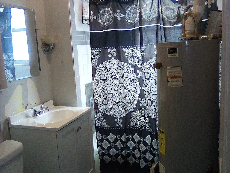 218 1/2 S 14th St #1/2 — Photo 11
