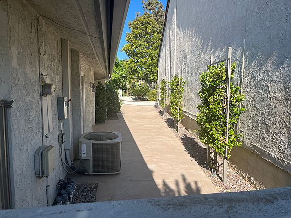 Side yard access from the kitchen