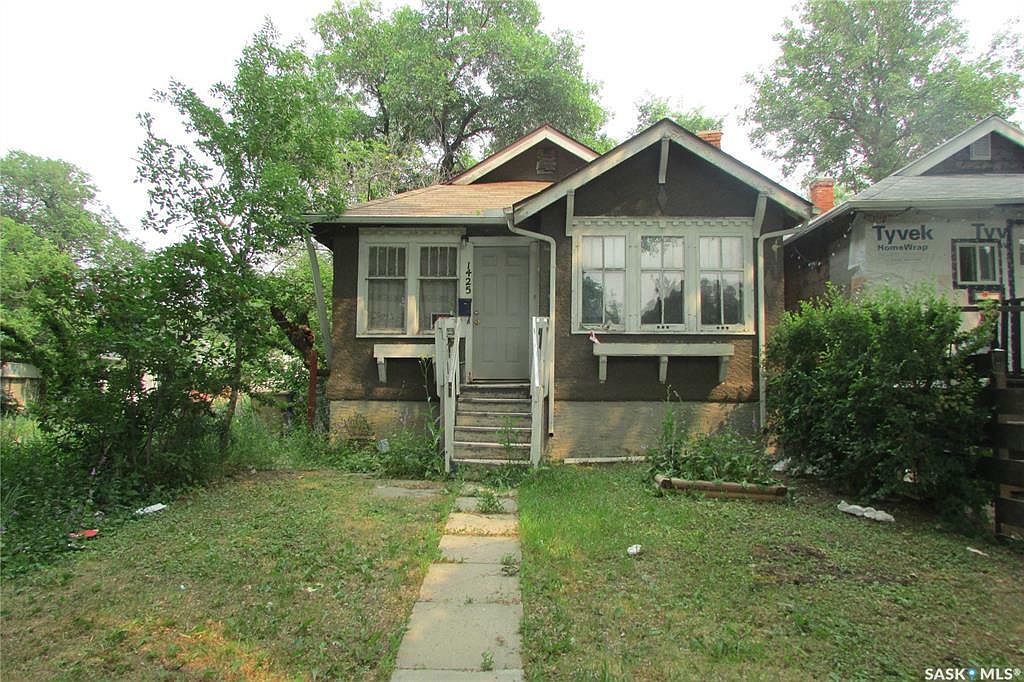 1425 St, Regina, SK S4T 2Y6 Zillow
