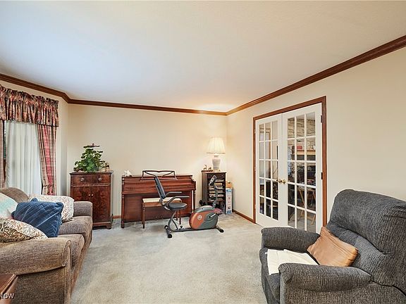 2nd image of 1196 Portsmouth Cir