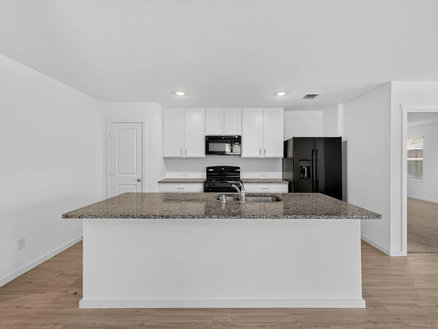 4 bed, 1674 sqft, $2,050 — Photo 4