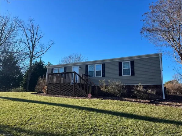 952 Pilot Power Dam Rd, Pilot Mtn, NC 27041