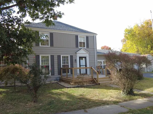 831 E 5th St, Centralia, IL 62801