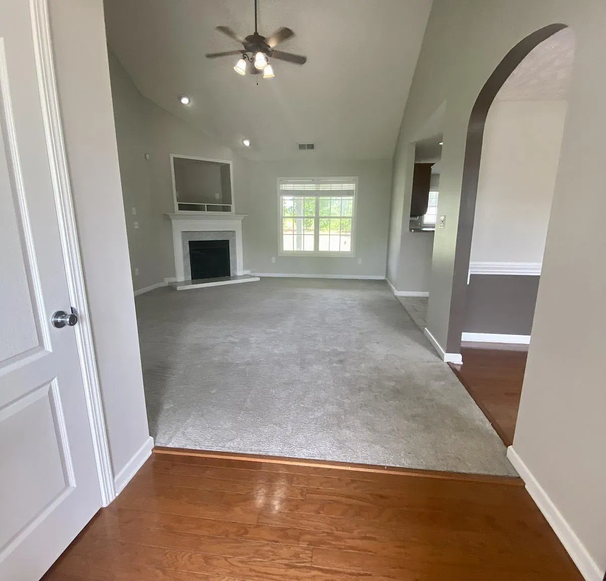 305 Bonney Ln — Photo 2