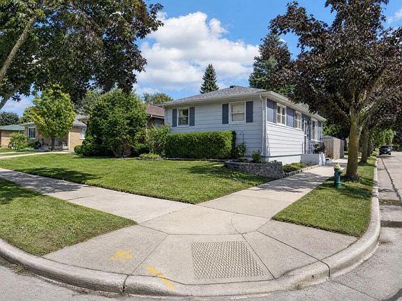 5th image of 744 Shoreland DRIVE