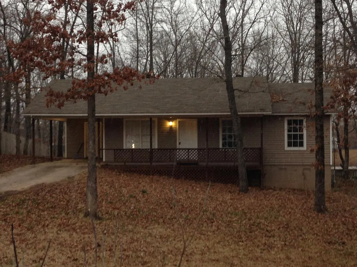 3 bed, 1185 sqft, $850 — Photo 1